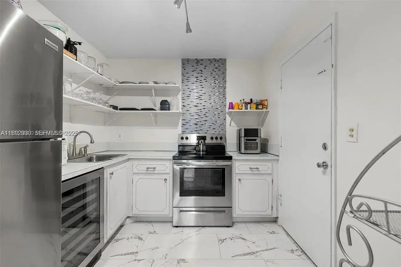 4043 NW 16th Street # 201, Lauderhill FL 33313