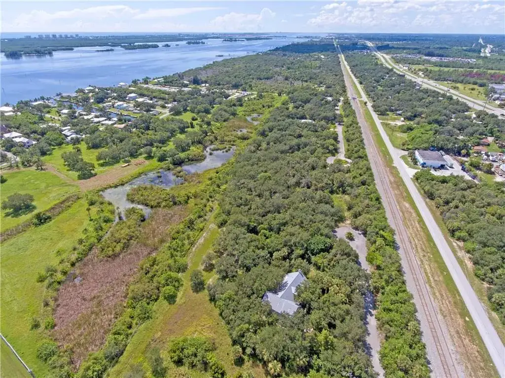 4108 Mariner Oaks Way, FL 34946 photo 3