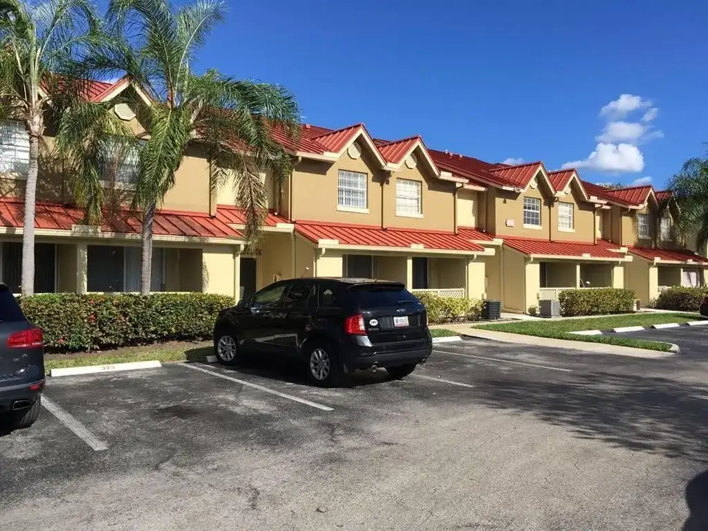 18340 NW 68th Avenue # F, Hialeah FL 33015