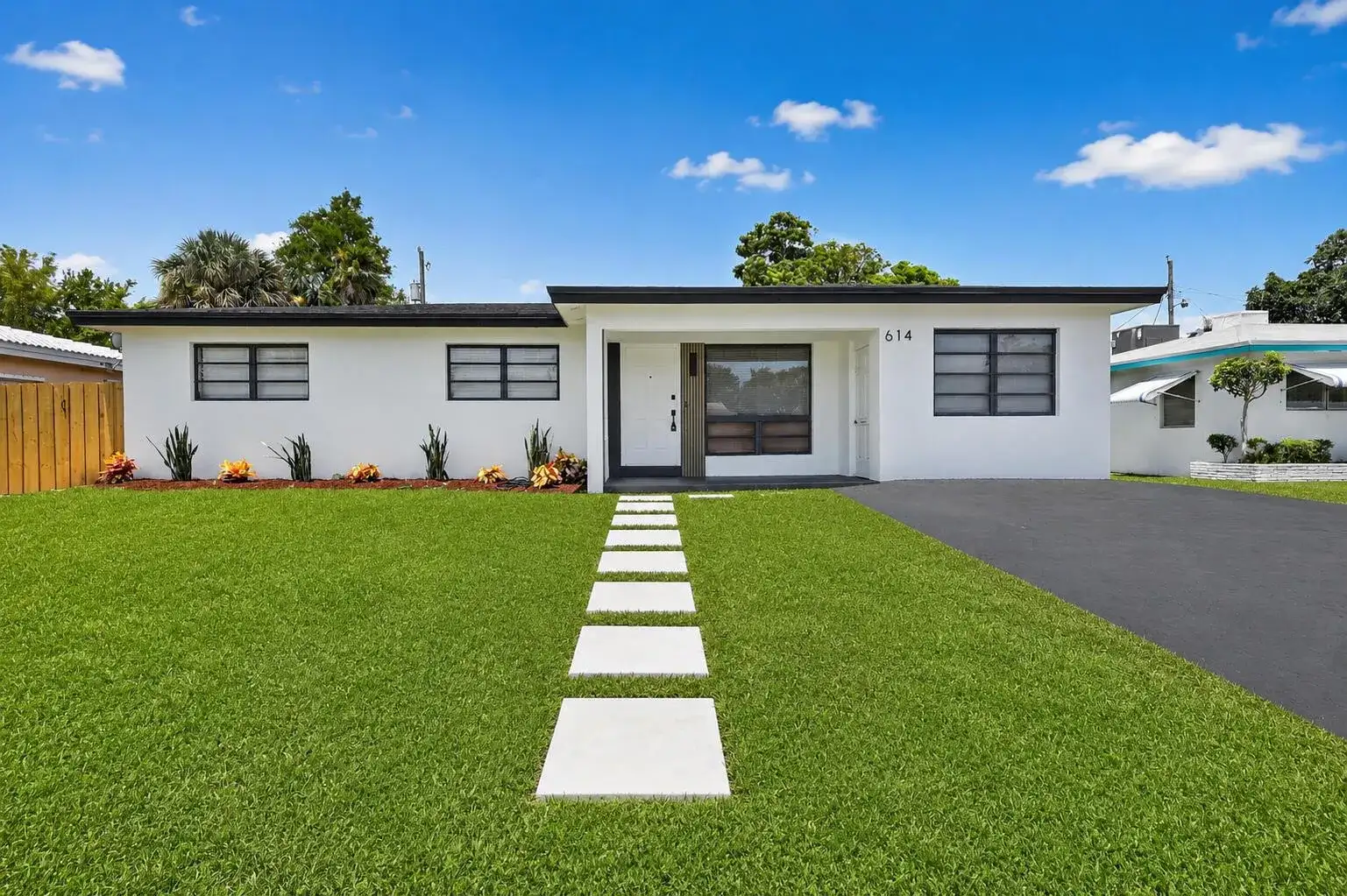614 N 32ND Court, Hollywood FL 33021 photo 2