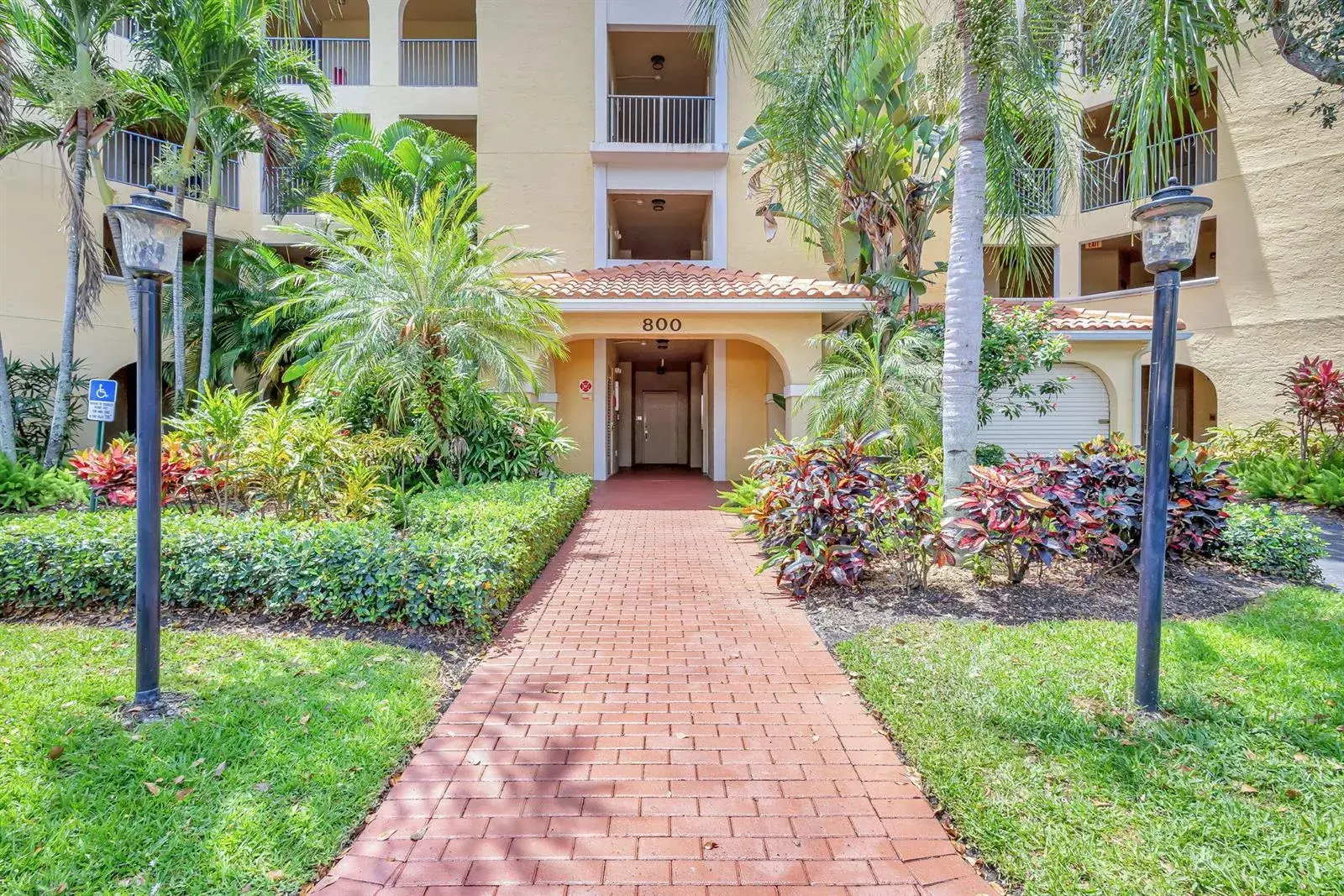 800 Uno Lago Drive # 302, Juno Beach FL 33408
