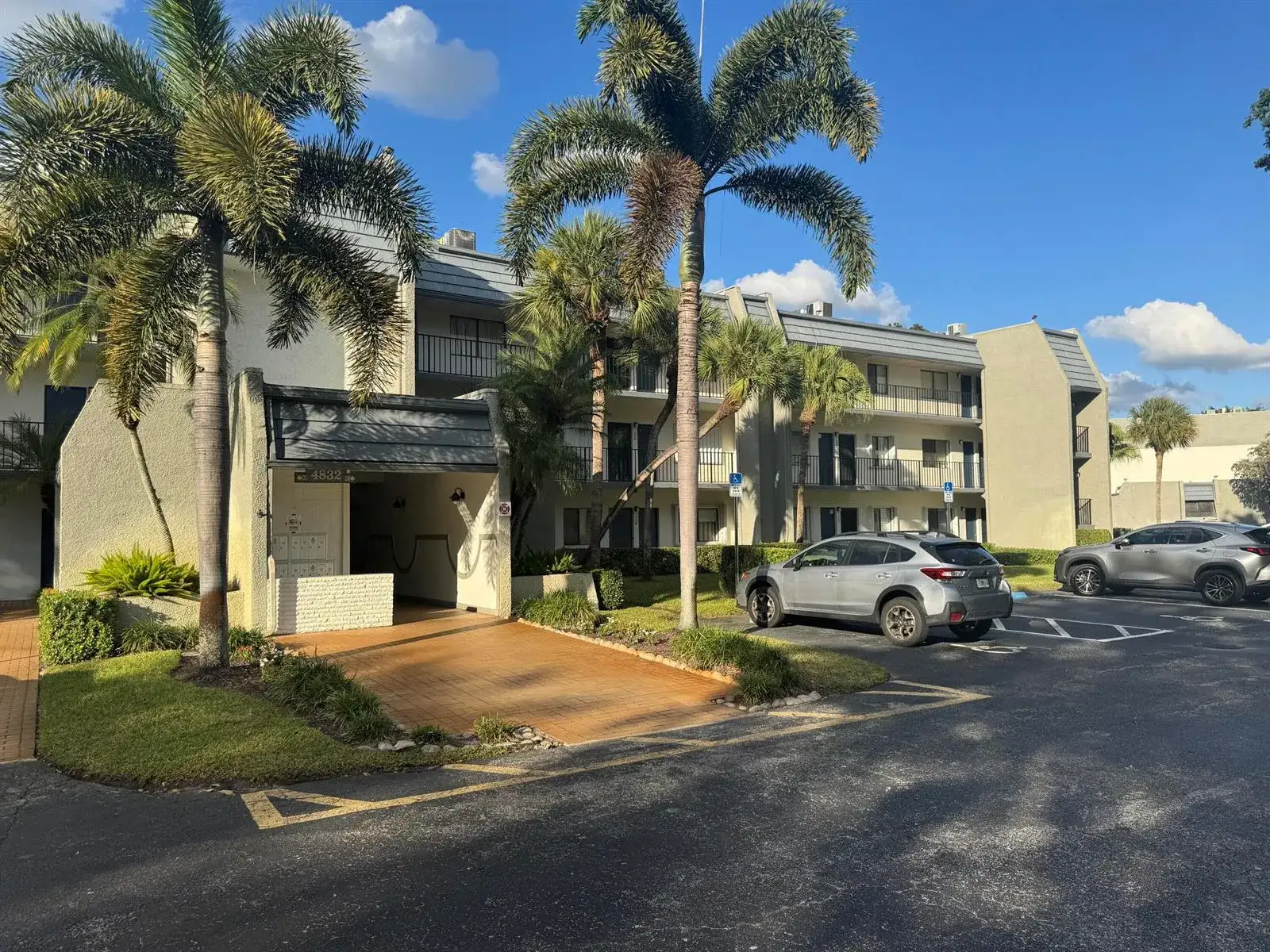 4832 Esedra Court # 106, Lake Worth FL 33467 photo 2