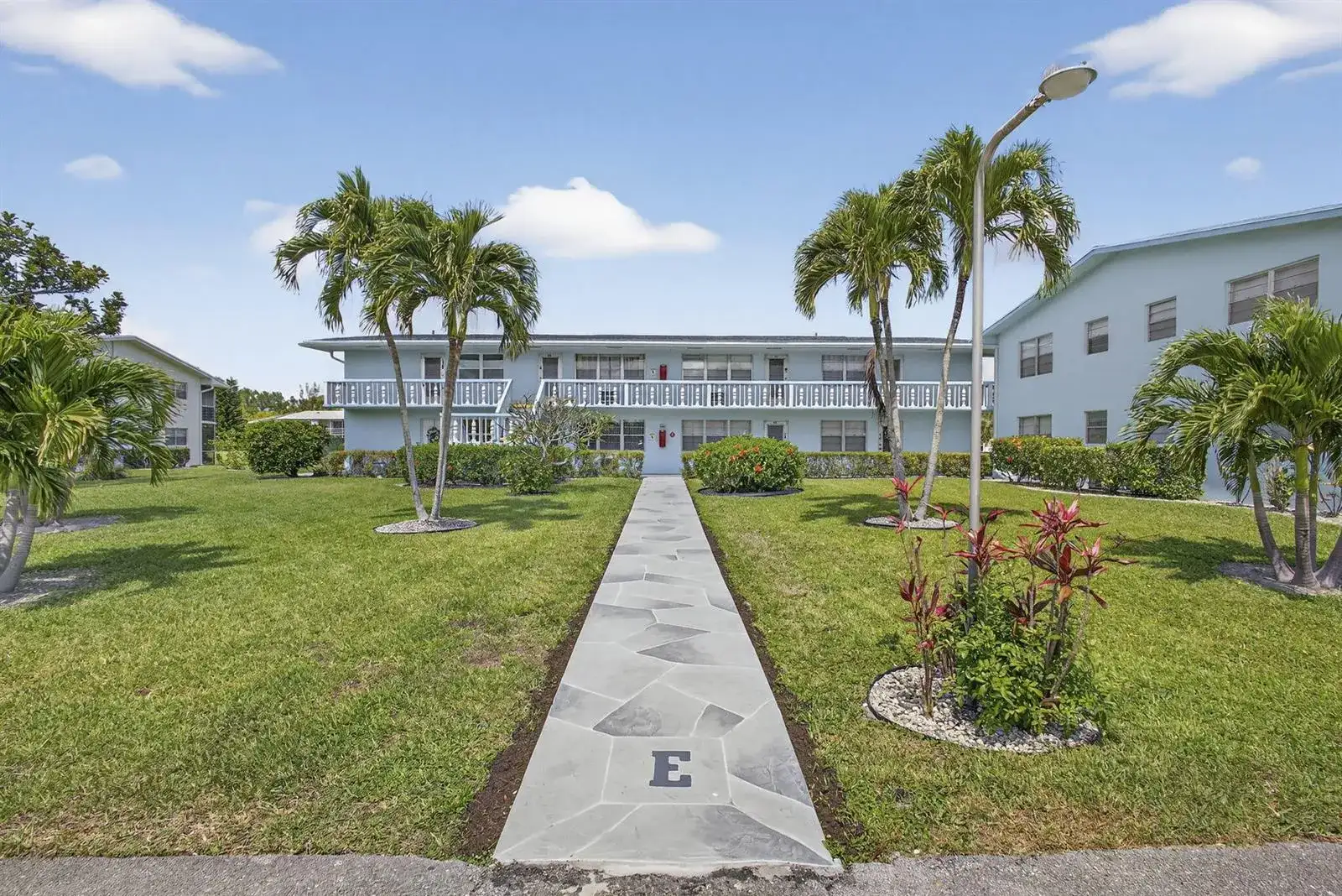 106 Camden E, West Palm Beach FL 33417 photo 2