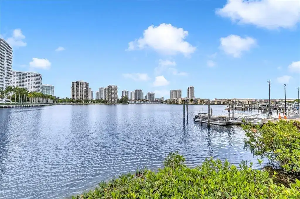 2750 NE 183rd Street # 2202, Aventura FL 33160 photo 3