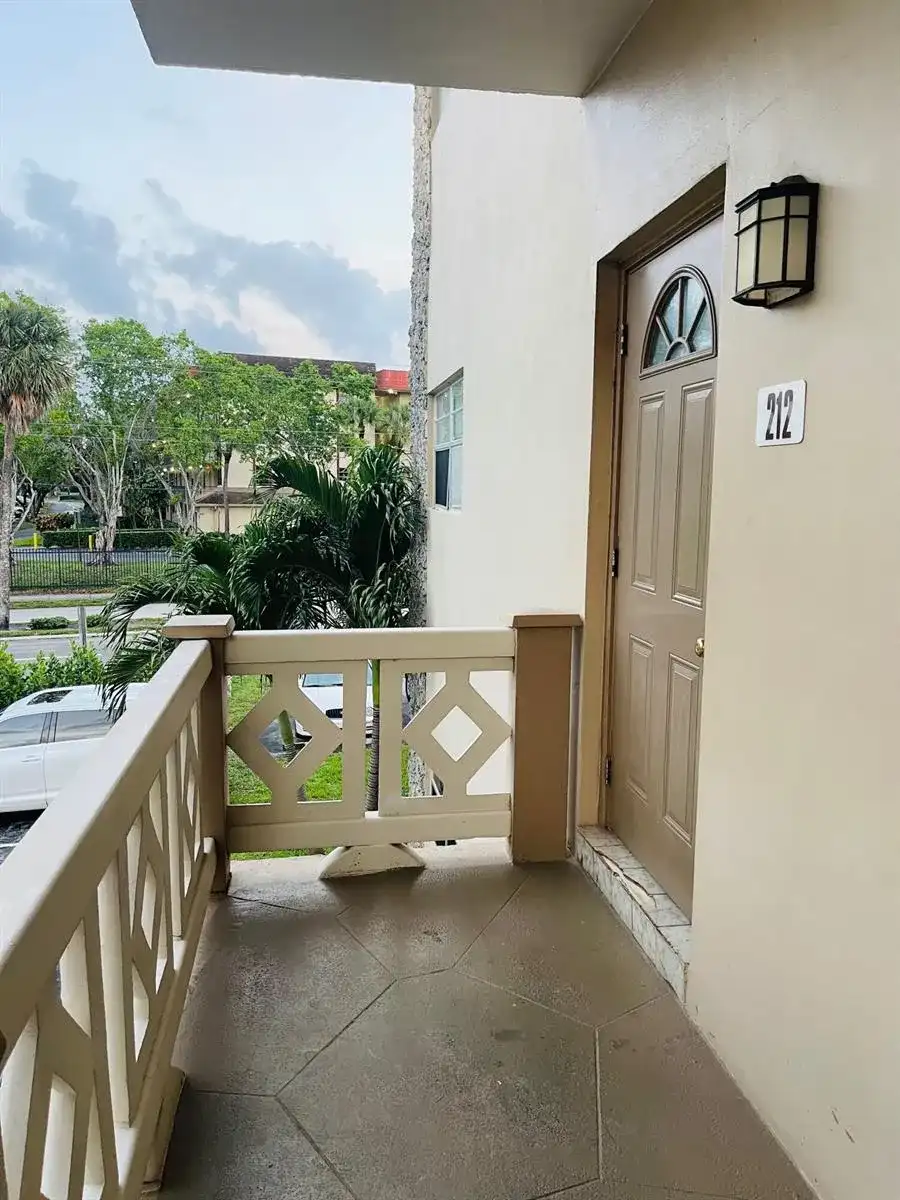 5051 W Oakland Park Boulevard W Unit E212, Lauderdale Lakes FL 33313