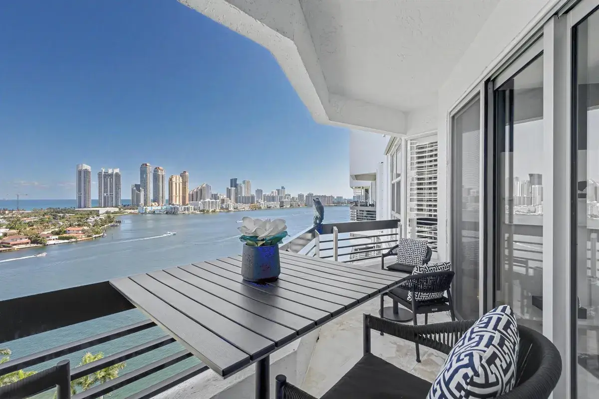 3600 Mystic Pointe Drive, Aventura FL 33180