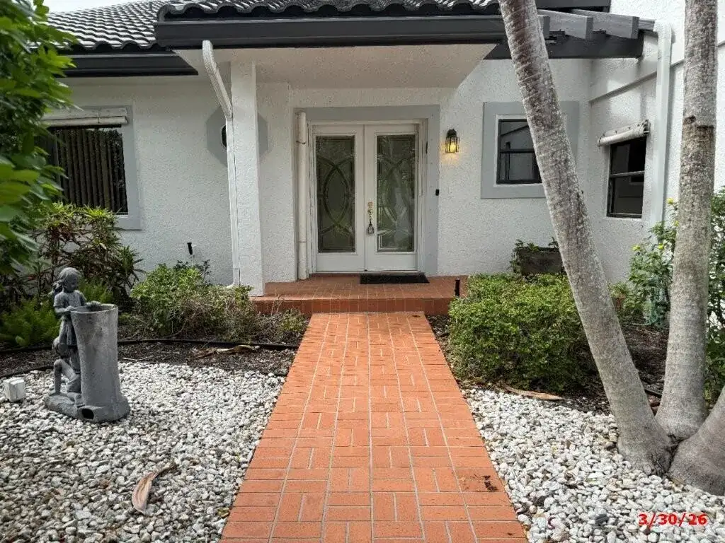 9 Windsor Lane, Boynton Beach FL 33436 photo 2