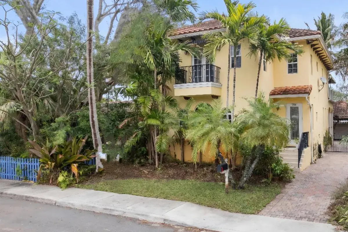 218 N Palmway, FL 33460
