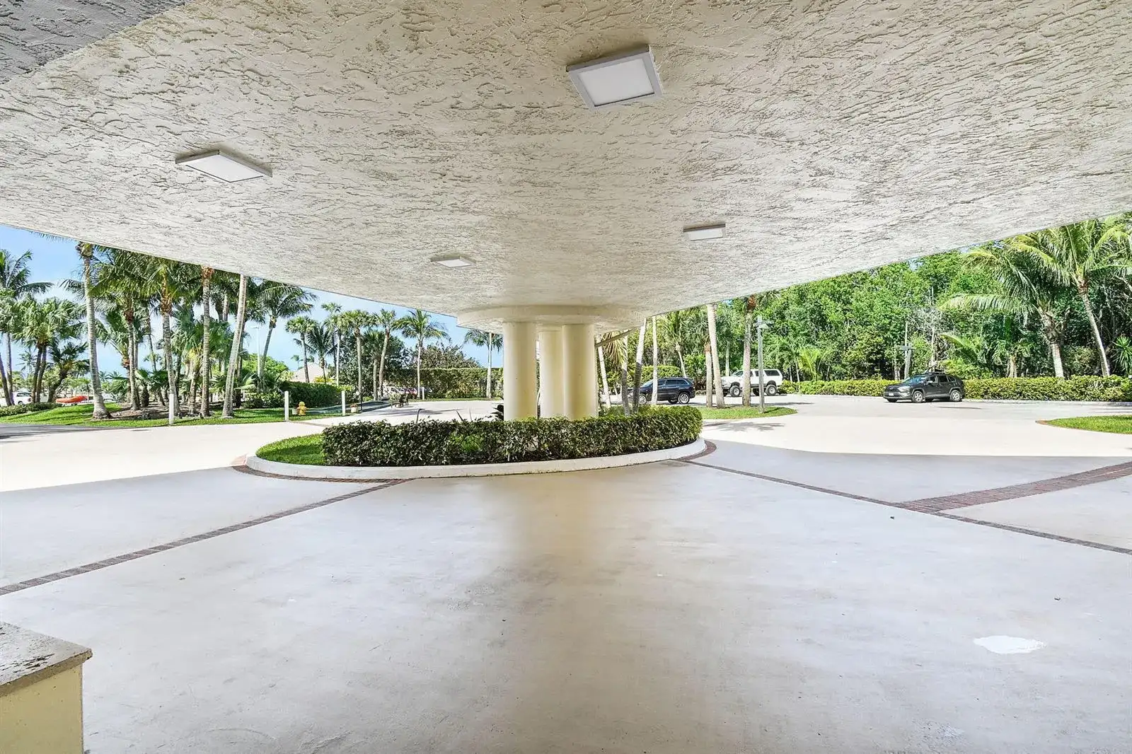 221 NE Plantation Road # 316, Hutchinson Island FL 34996 photo 2
