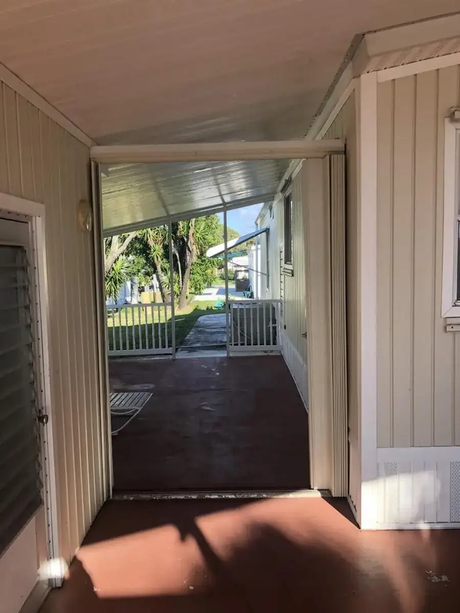 7847 SE Swan Avenue, Hobe Sound FL 33455 photo 3