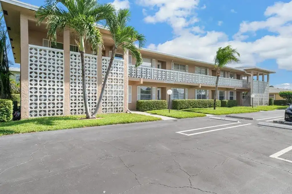 2601 Red Hibiscus Boulevard, Delray Beach FL 33445 photo 2