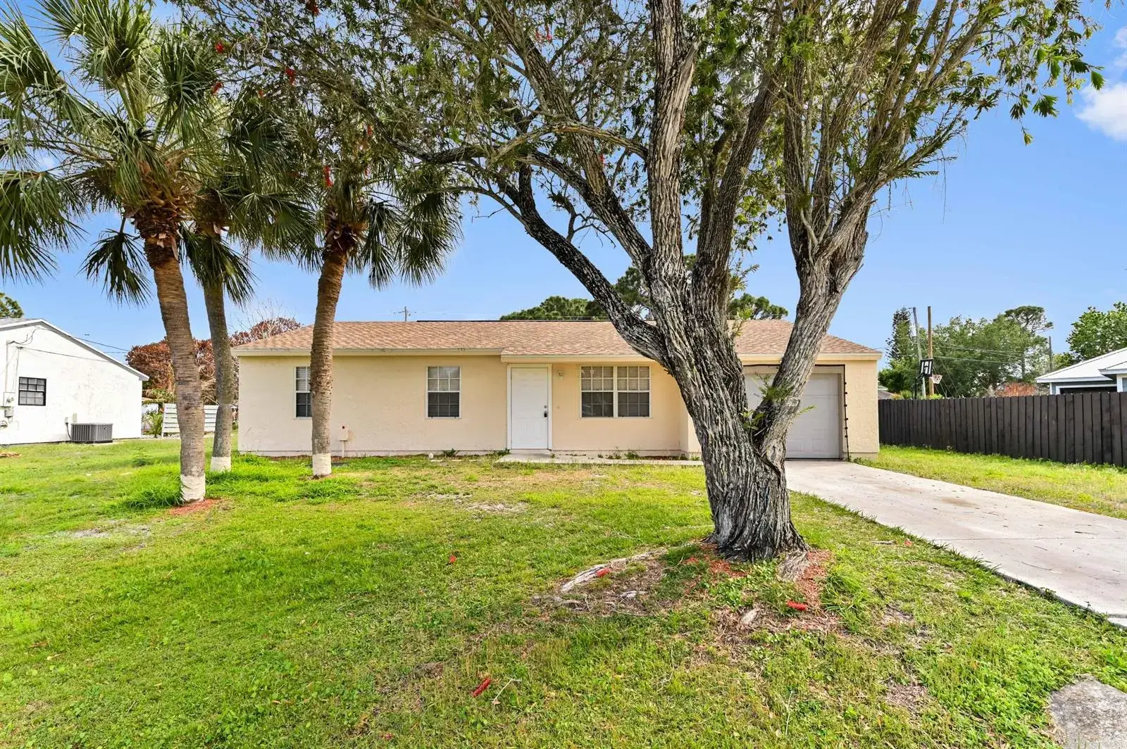 2441 SE University Terrace, Port St. Lucie FL 34952