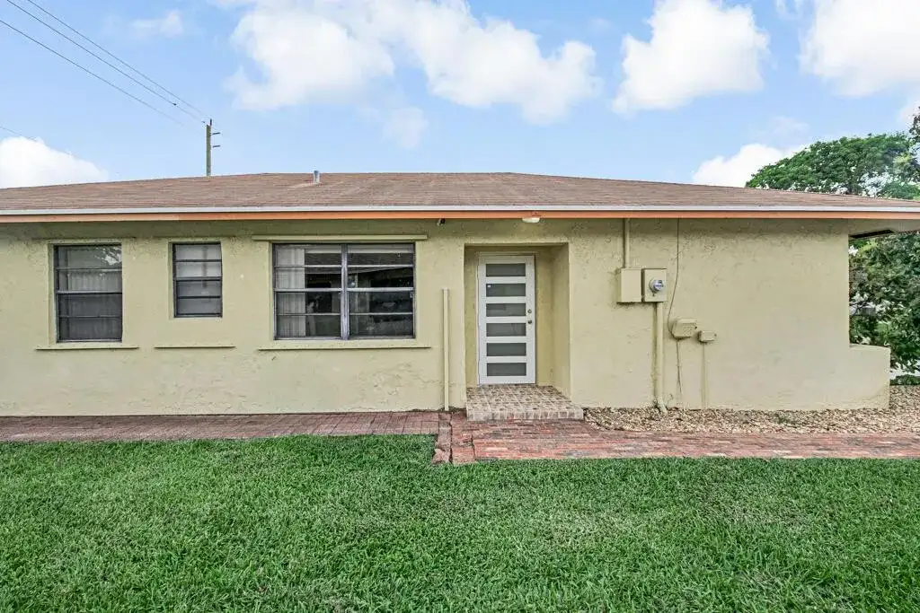 4917 Luqui Court, West Palm Beach FL 33415 photo 2