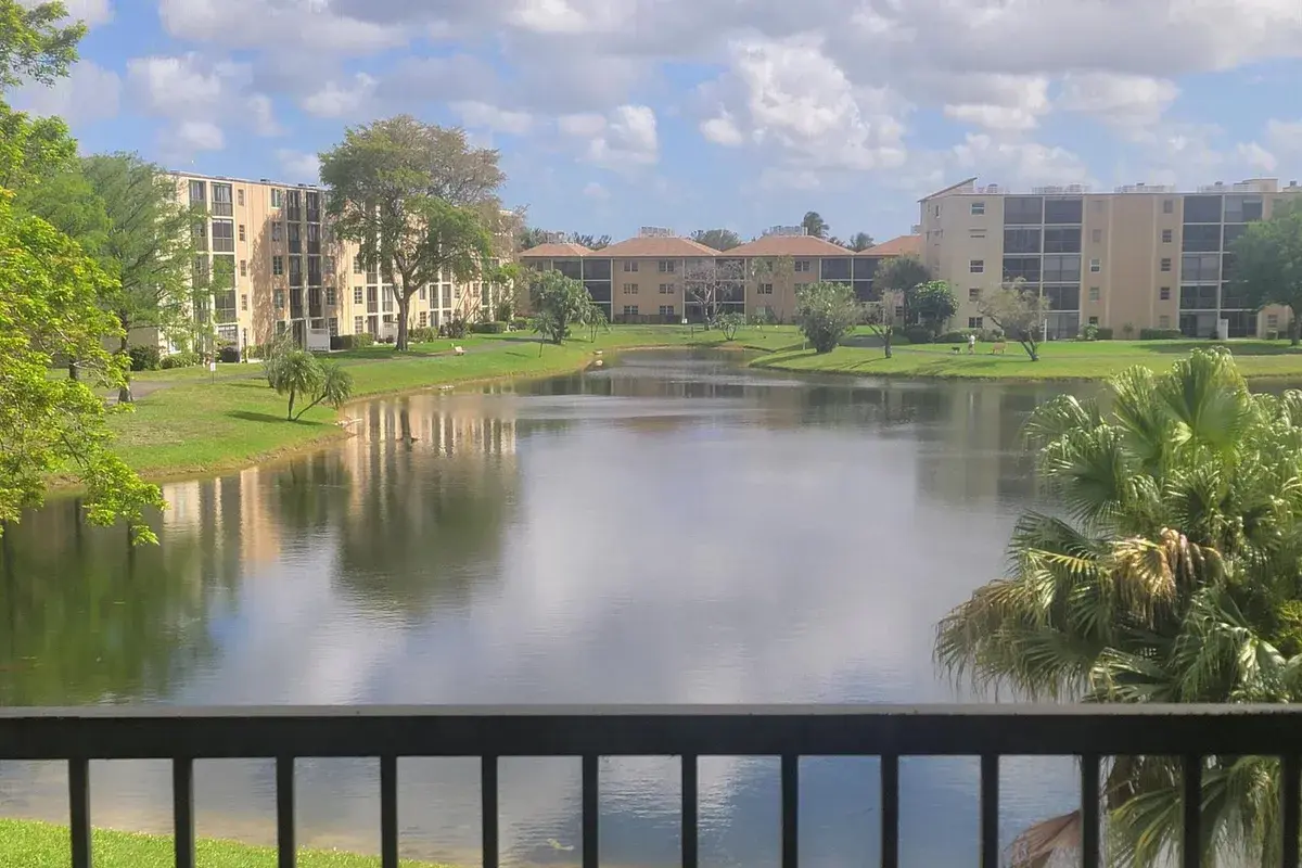 7900 NW 50th Street # 304, Lauderhill FL 33351