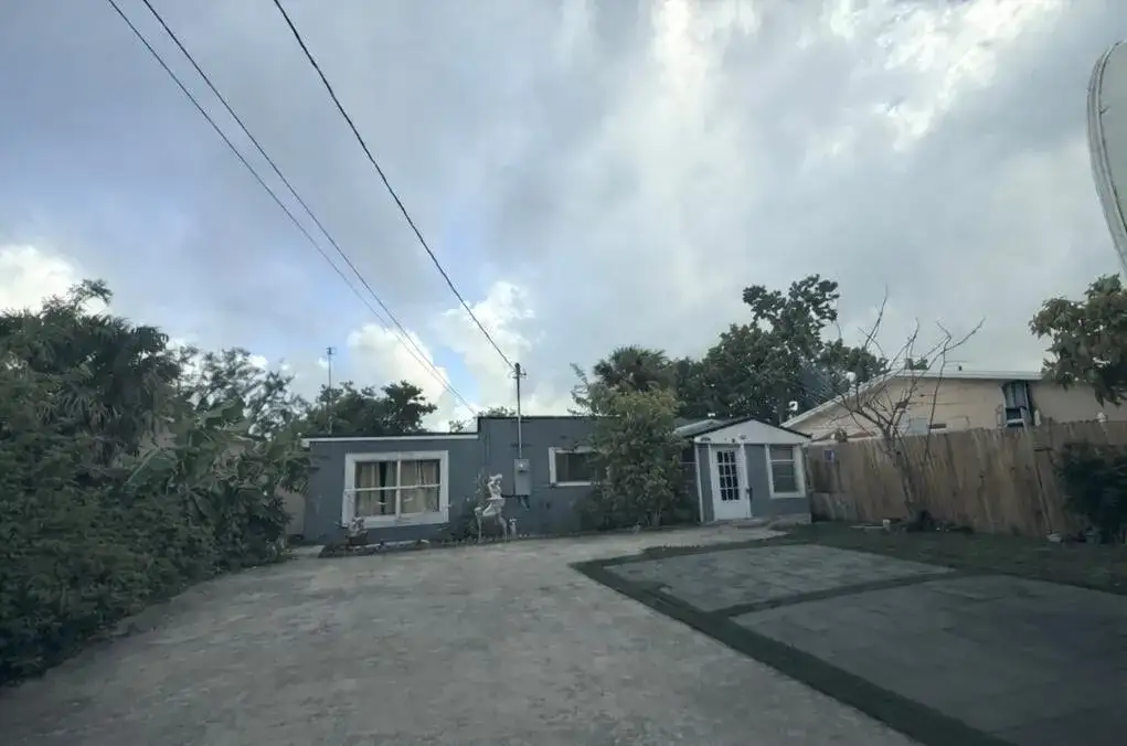 2686 Summit Boulevard, West Palm Beach FL 33406 photo 3
