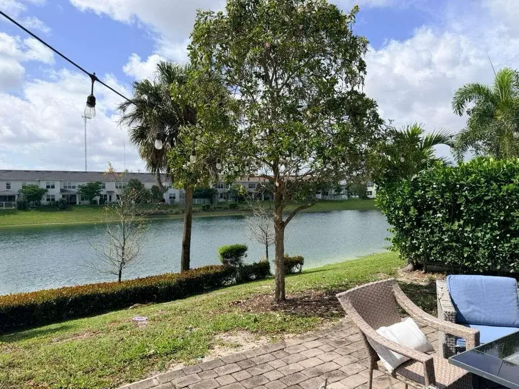 4924 Greenway Drive, Hollywood FL 33021