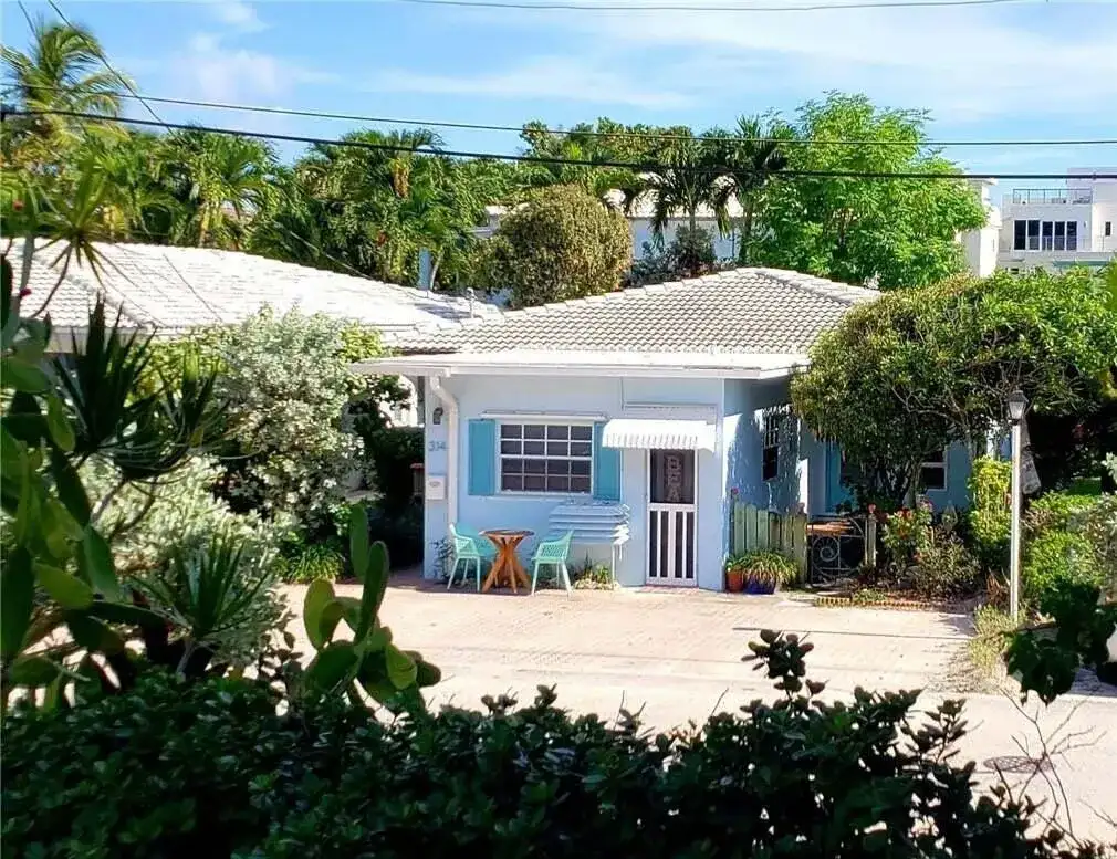 314 Desoto Street, Hollywood FL 33019 photo 2