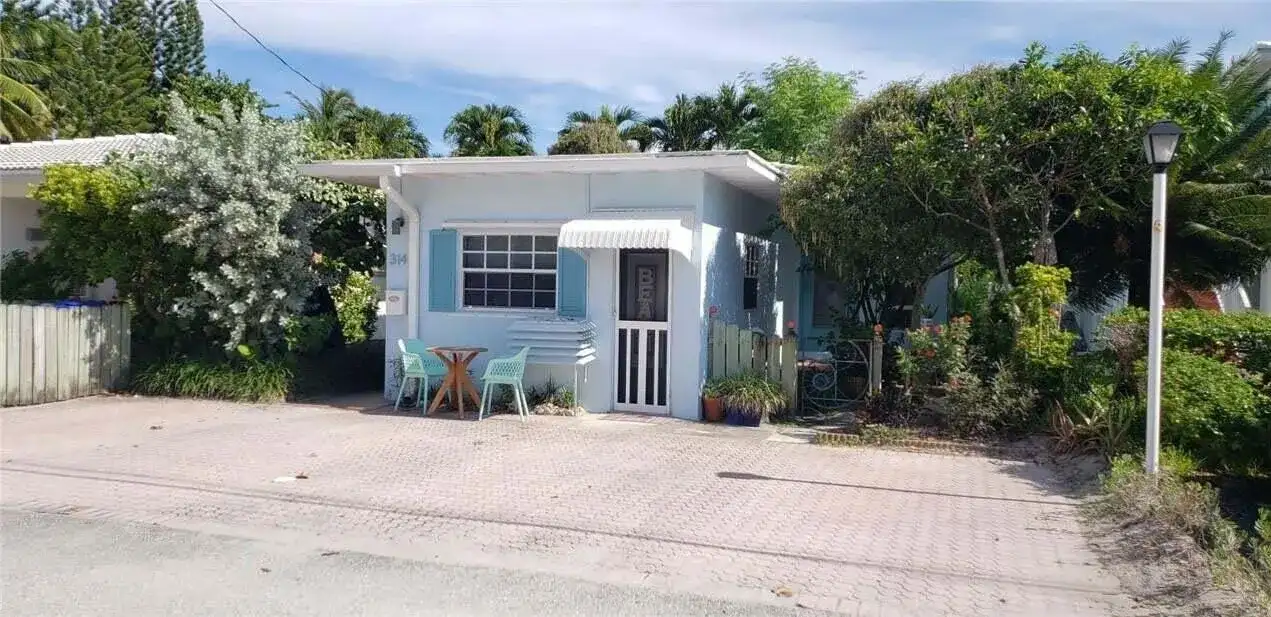 314 Desoto Street, Hollywood FL 33019 photo 3