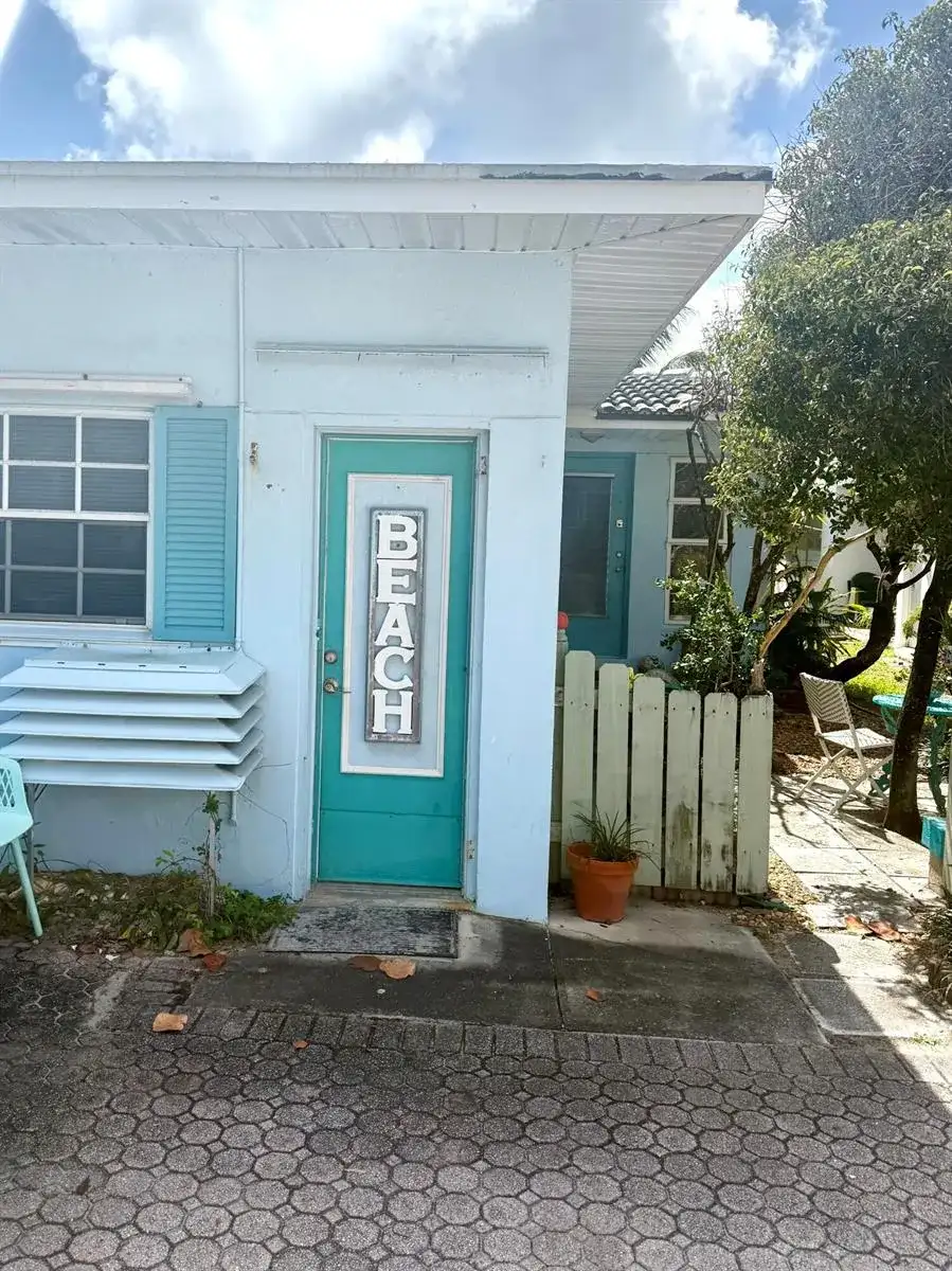 314 Desoto Street, Hollywood FL 33019 photo 4