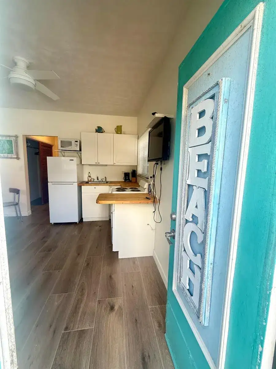 314 Desoto Street, Hollywood FL 33019 photo 5