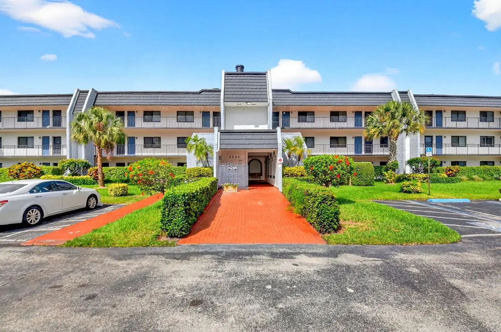 4248 Deste Court # 304, Lake Worth FL 33467 photo 2