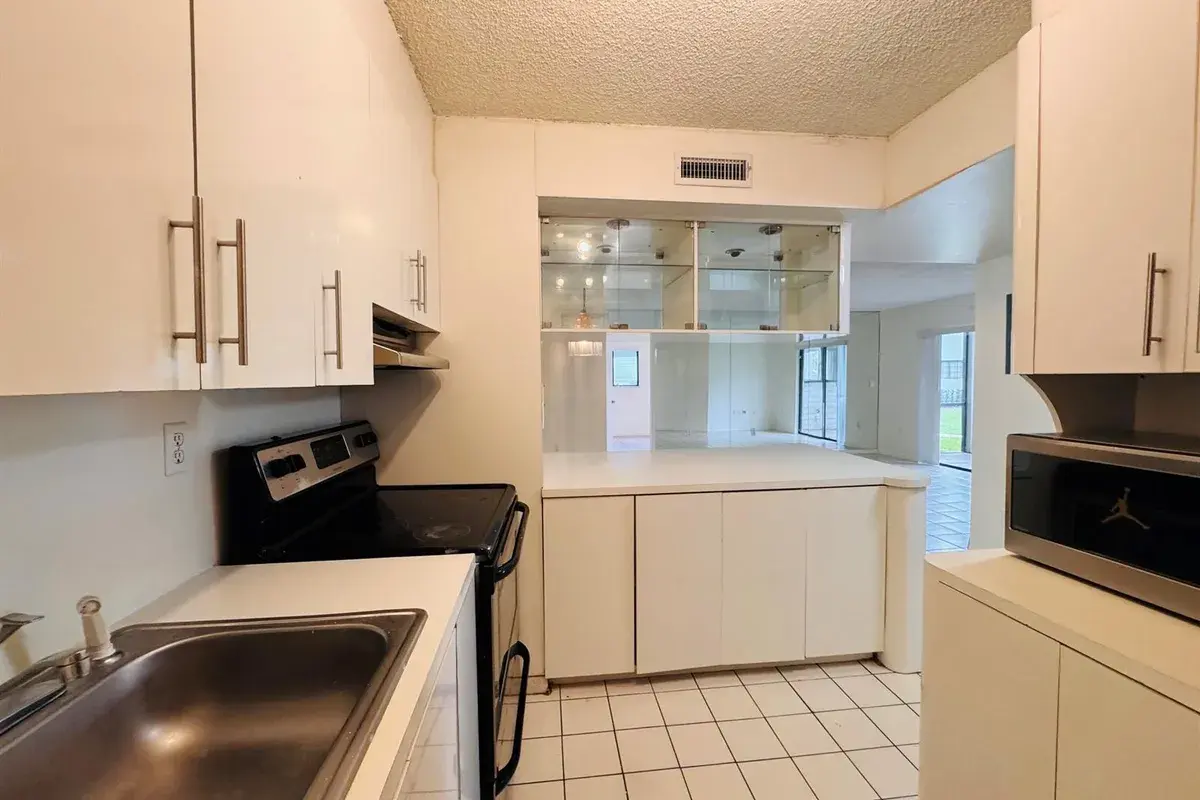 20681 NE 4th Place # 105, Miami FL 33179