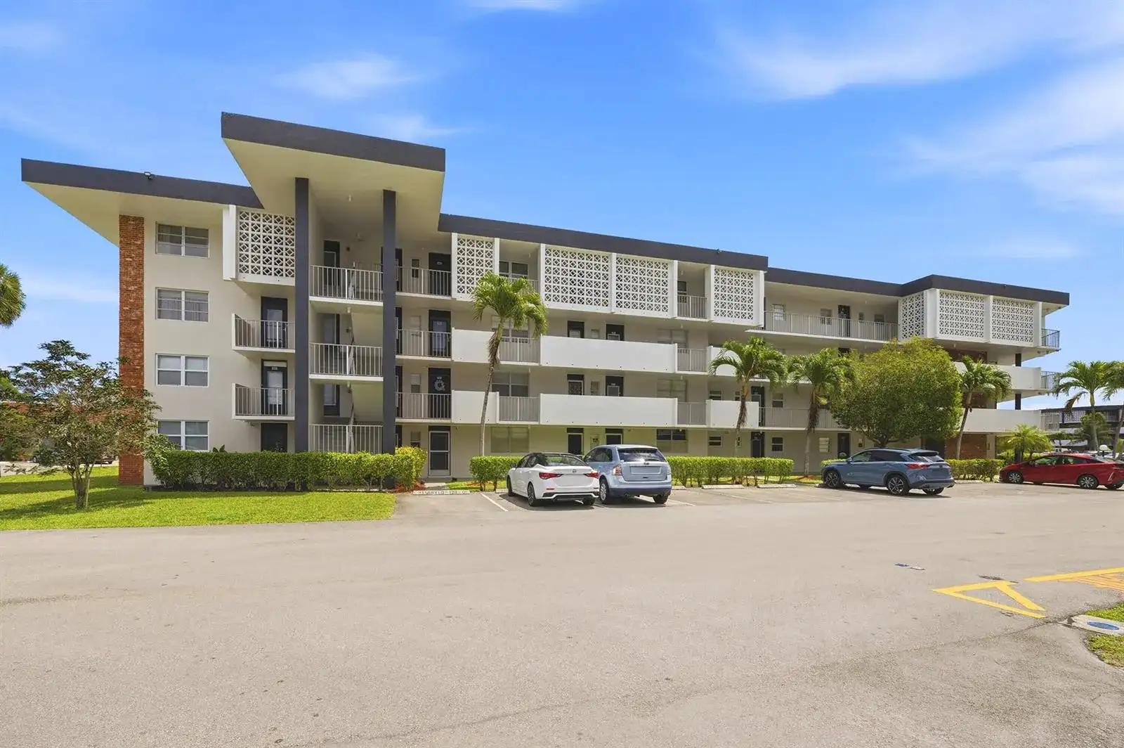 2991 NW 46th Avenue # 303, Lauderdale Lakes FL 33313 photo 2