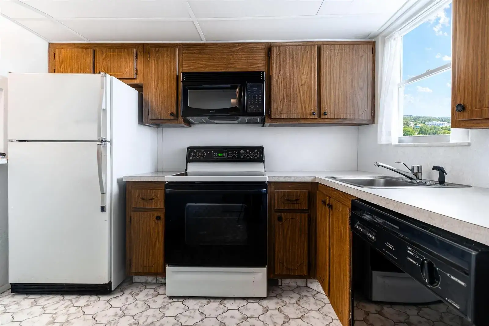 2800 Sunrise Lakes Drive W Apt 301, Sunrise FL 33322 photo 3