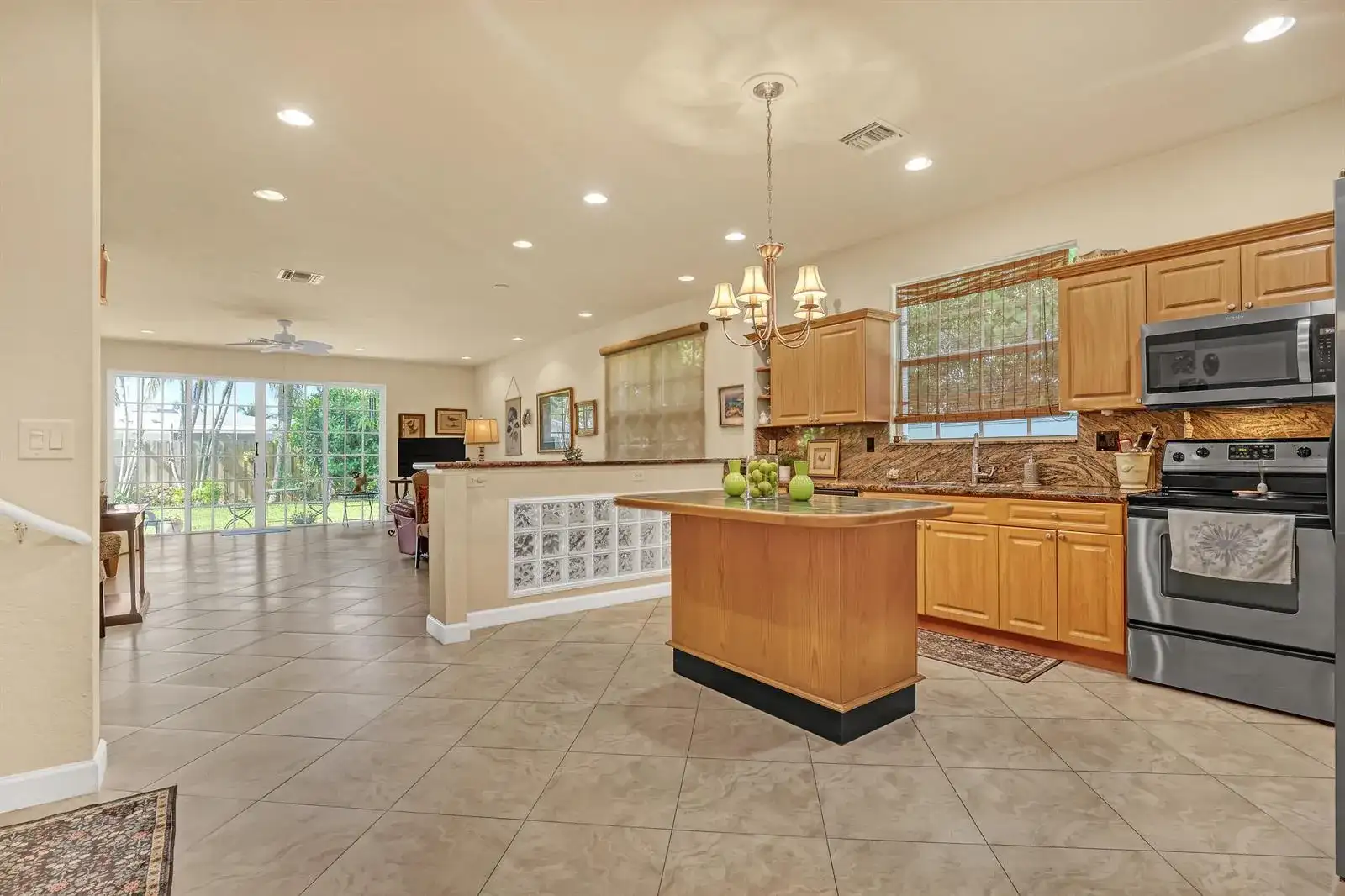 2560 NE 11th Street, Pompano Beach FL 33062 photo 3