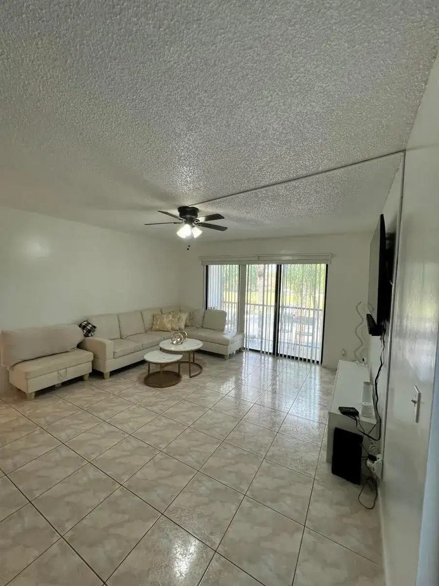 1007 Green Pine Boulevard # D2, West Palm Beach FL 33409 photo 3