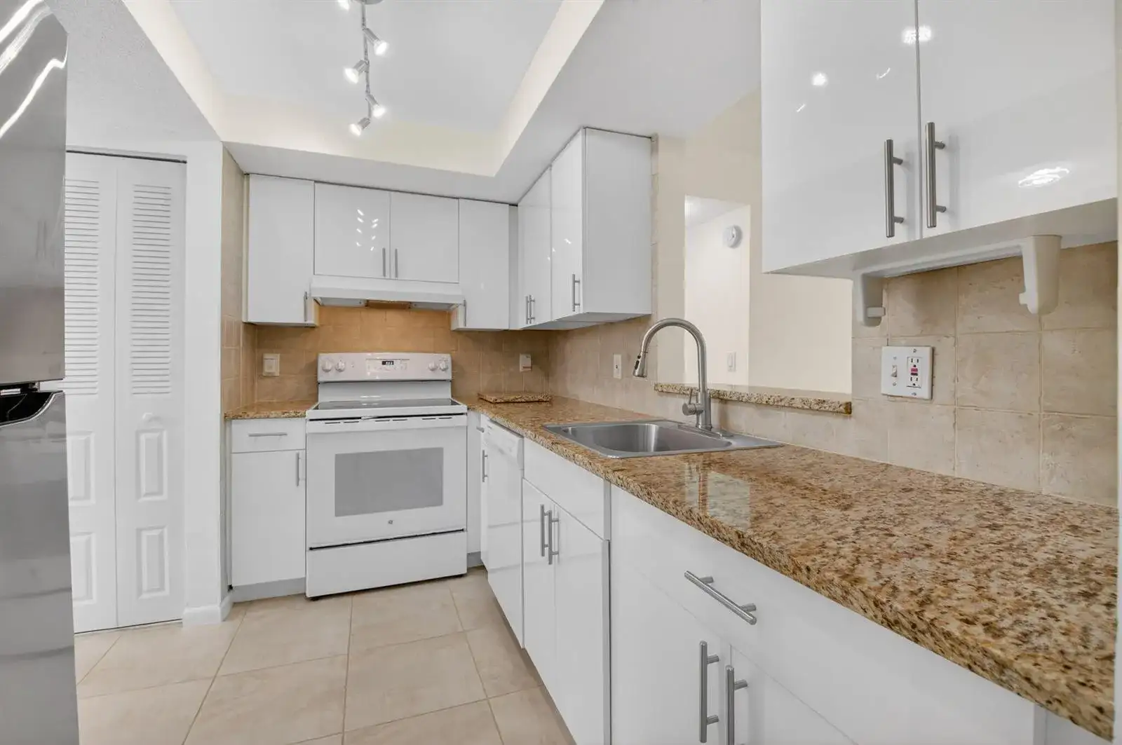 10 Willowbrook Lane # 207, Delray Beach FL 33446 photo 4