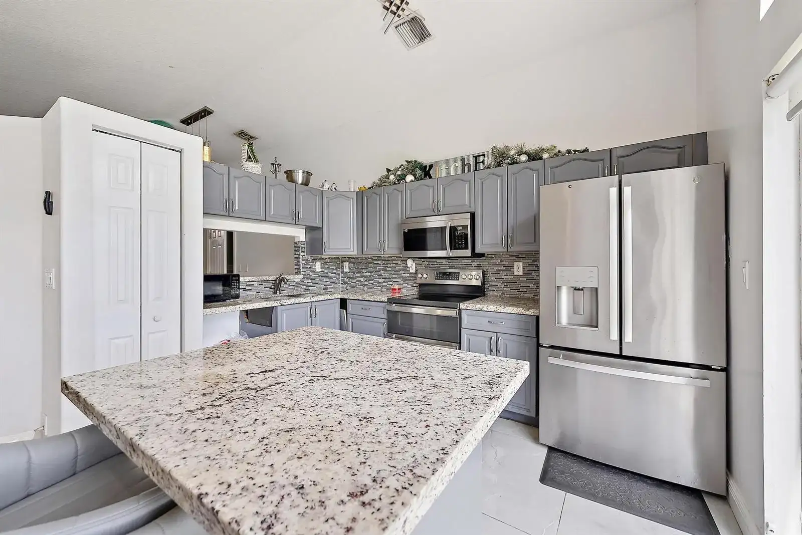 8193 Pelican Harbour Drive, Lake Worth FL 33467 photo 5