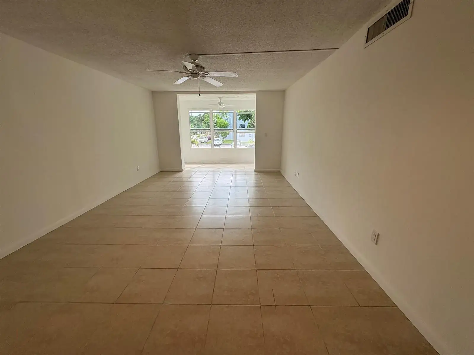 2850 Somerset Drive # 208l, Lauderdale Lakes FL 33311