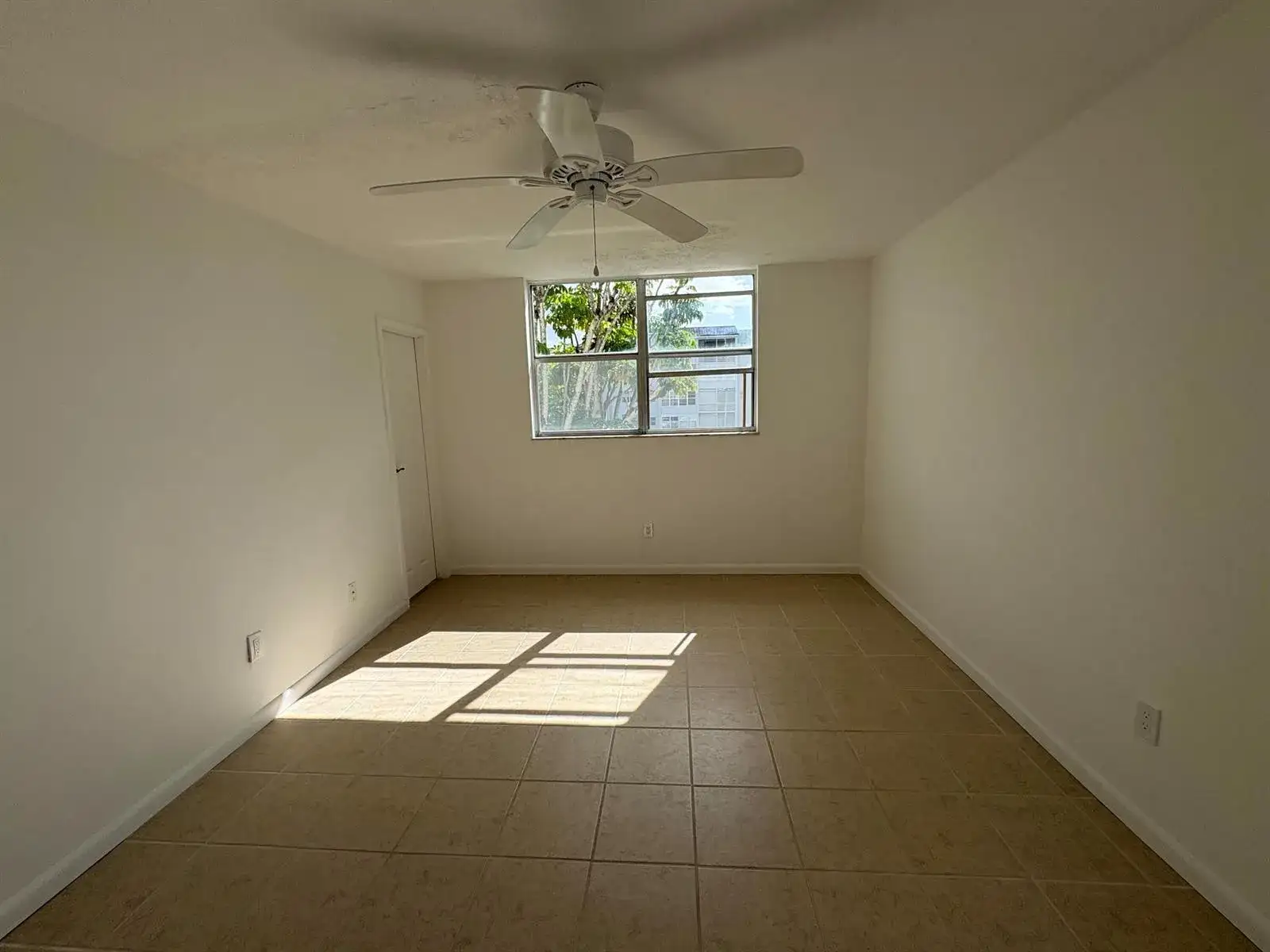 2850 Somerset Drive # 208l, Lauderdale Lakes FL 33311 photo 3