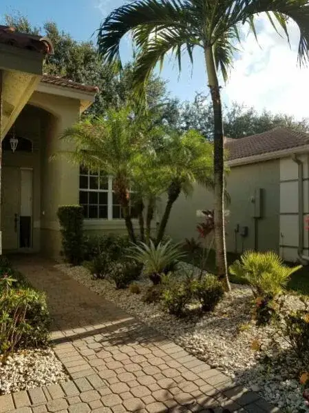 6037 Rossmoor Lakes Court, Boynton Beach FL 33437