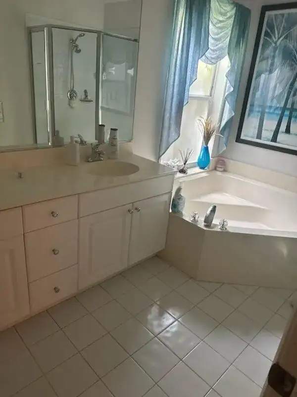 6037 Rossmoor Lakes Court, Boynton Beach FL 33437 photo 2