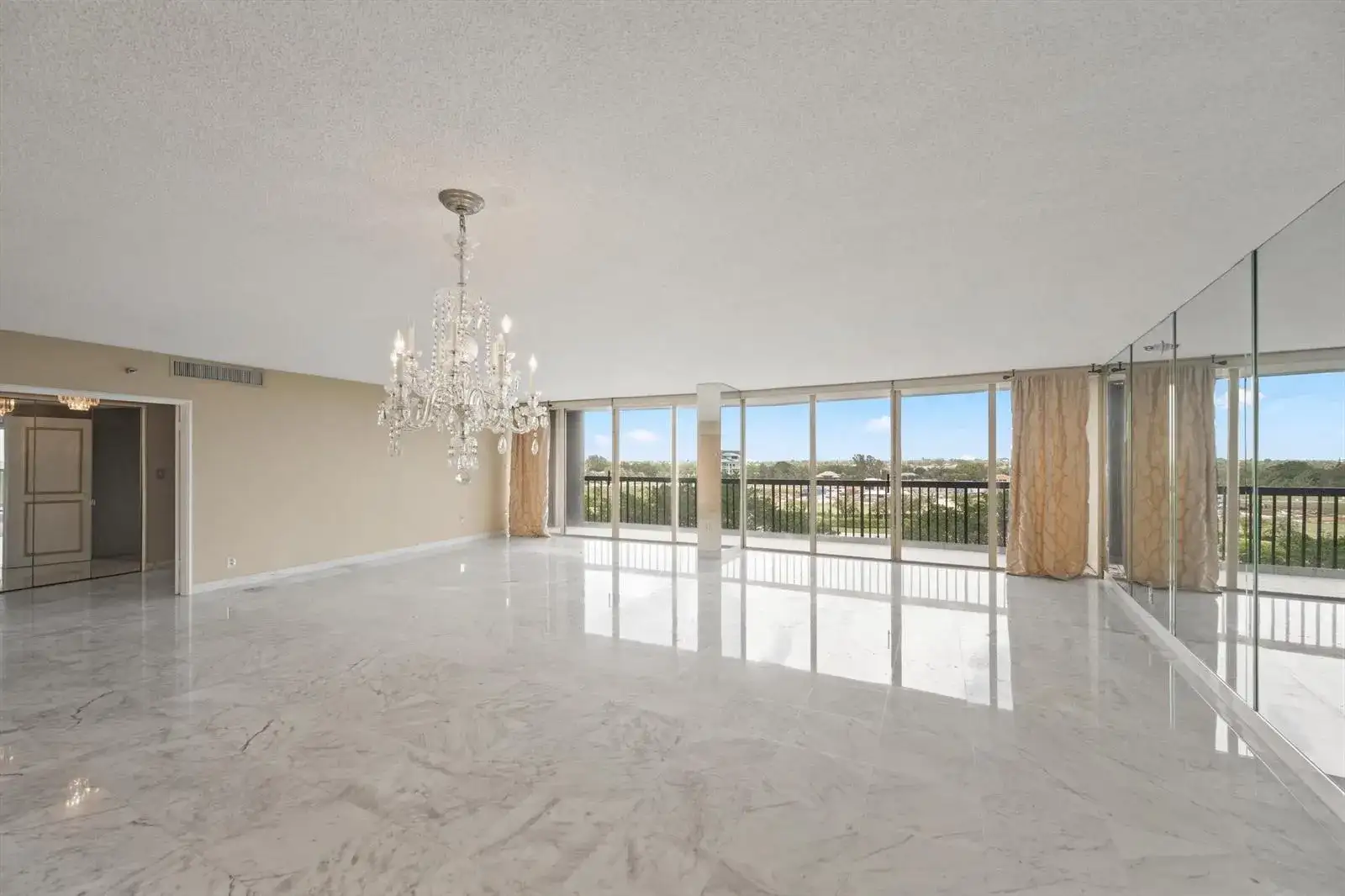 2480 Presidential Way # 704, West Palm Beach FL 33401 photo 2