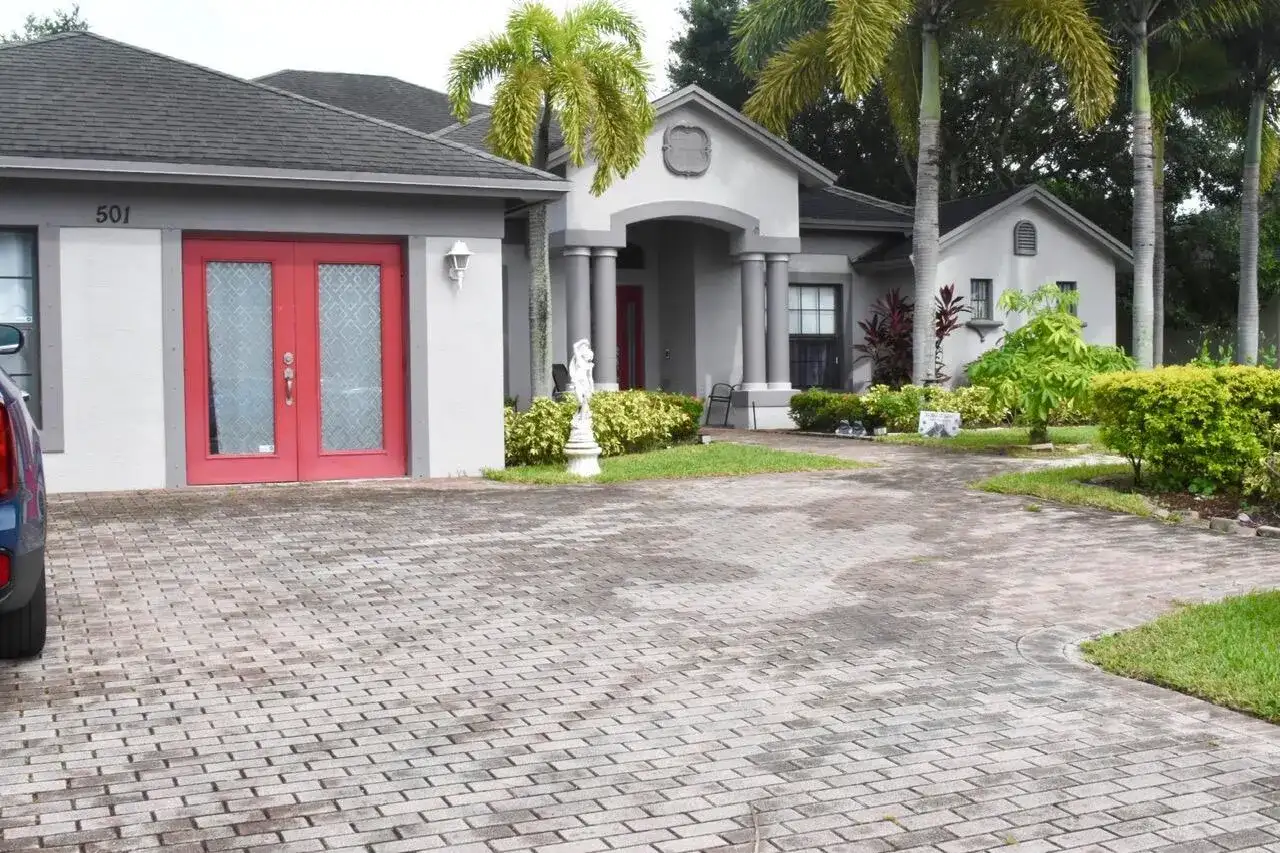 501 SW Bayshore Boulevard, Port St. Lucie FL 34983 photo 3