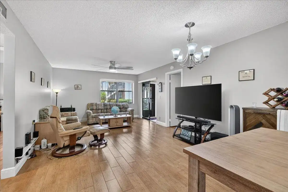 7633 Tahiti Lane # 101, Lake Worth FL 33467 photo 2
