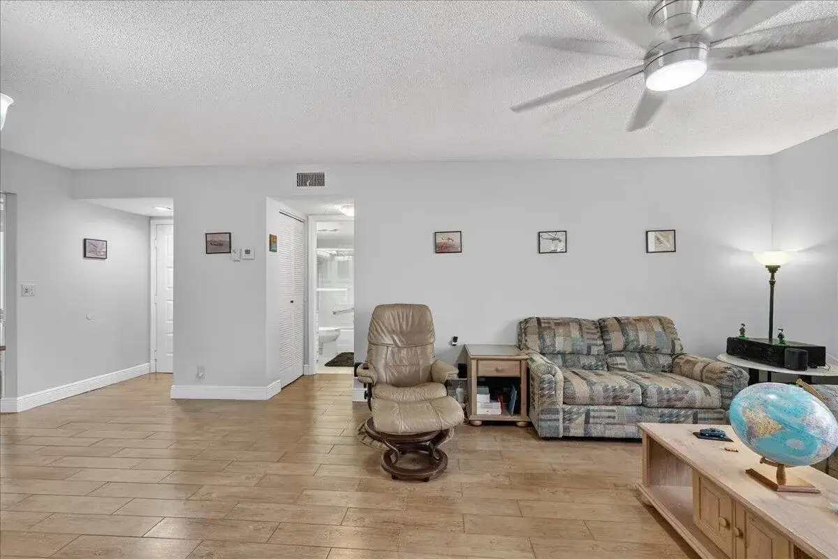 7633 Tahiti Lane # 101, Lake Worth FL 33467 photo 4