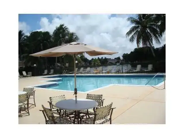 417 E Palm Cir Circle E # 417, Pembroke Pines FL 33025 photo 4