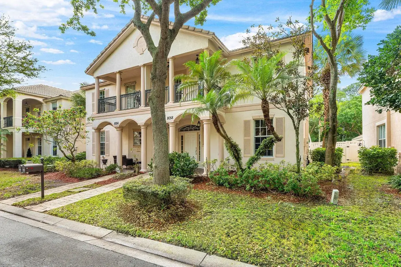 8058 Murano Circle, Palm Beach Gardens FL 33418