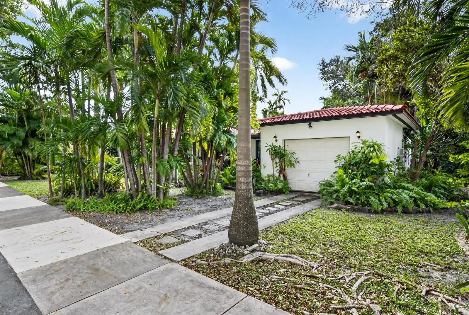 320 San Sebastian Ave, Coral Gables FL 33134 photo 2
