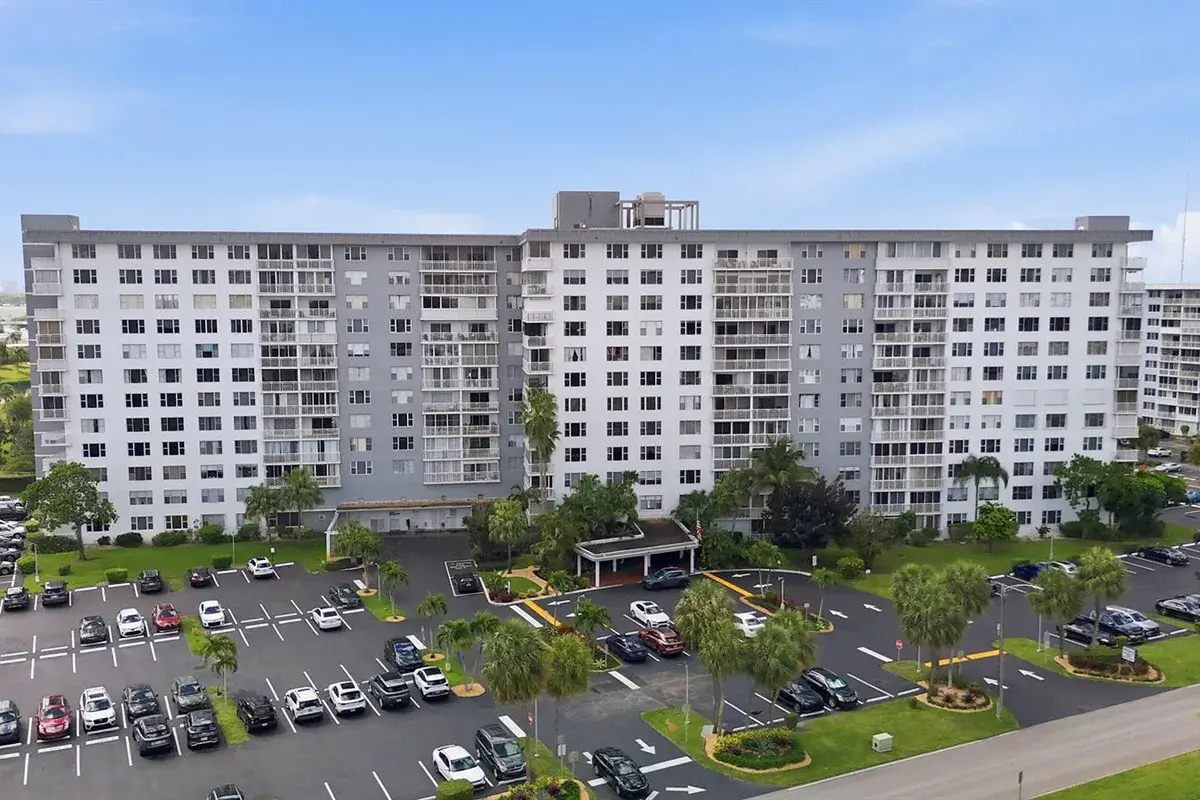 3800 Hillcrest Drive # 310, Hollywood FL 33021