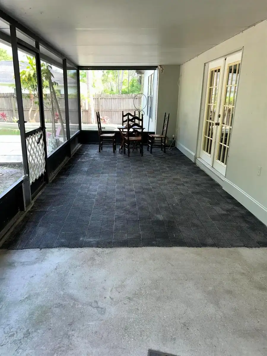 591 SW Darien Ave Avenue SW, Palm Bay FL 32908 photo 2