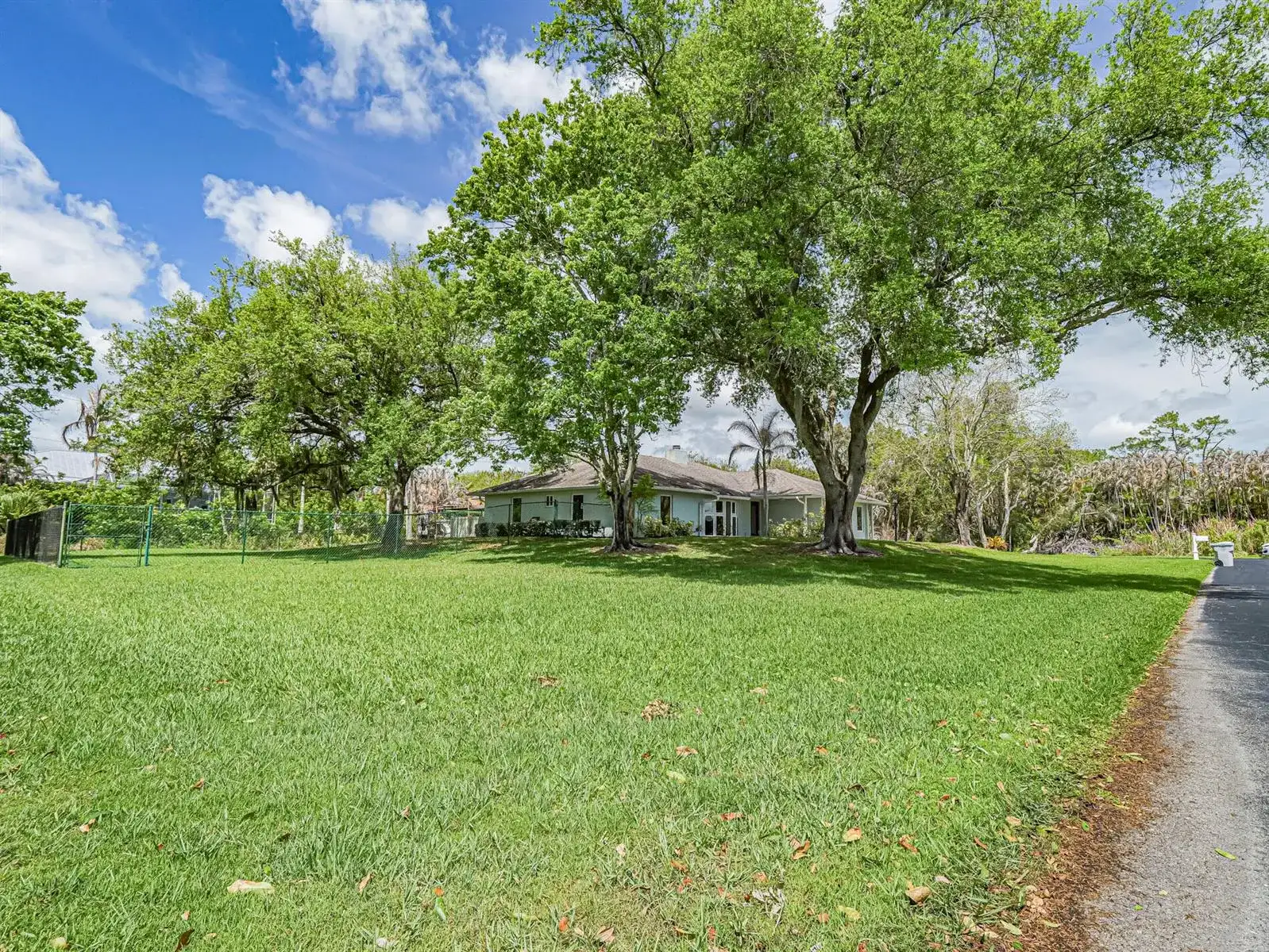 595 45th Court, Vero Beach FL 32968 photo 2
