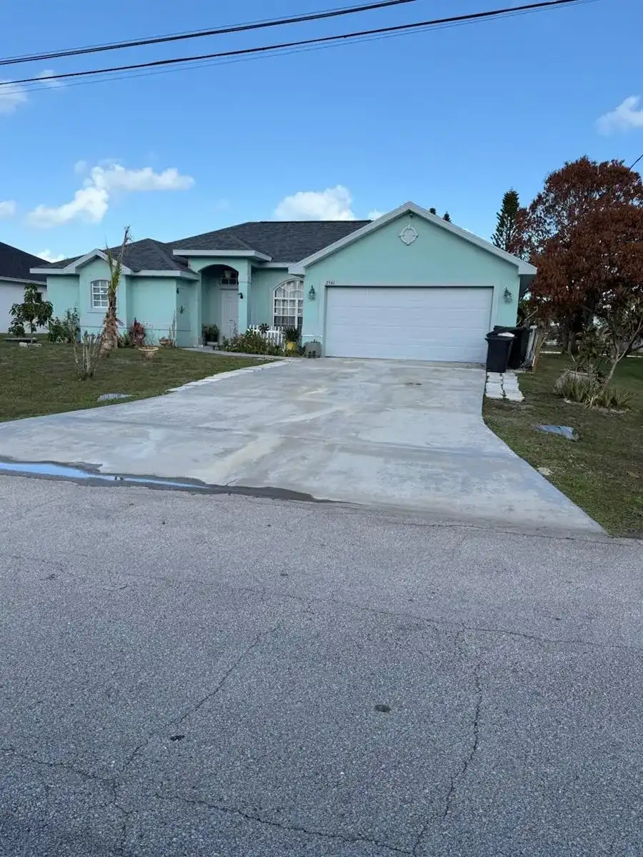 2541 SE Rock Springs Drive, Port St. Lucie FL 34952