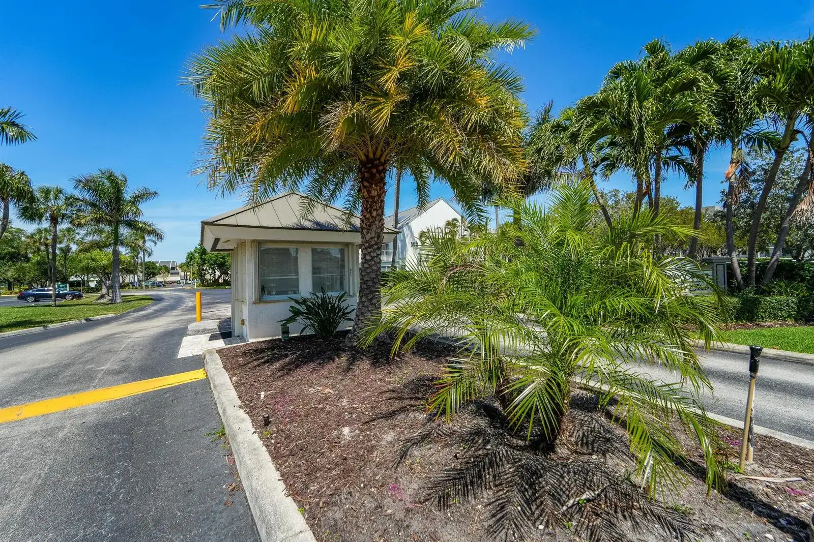 1605 S Us Highway 1, Jupiter FL 33477 photo 2