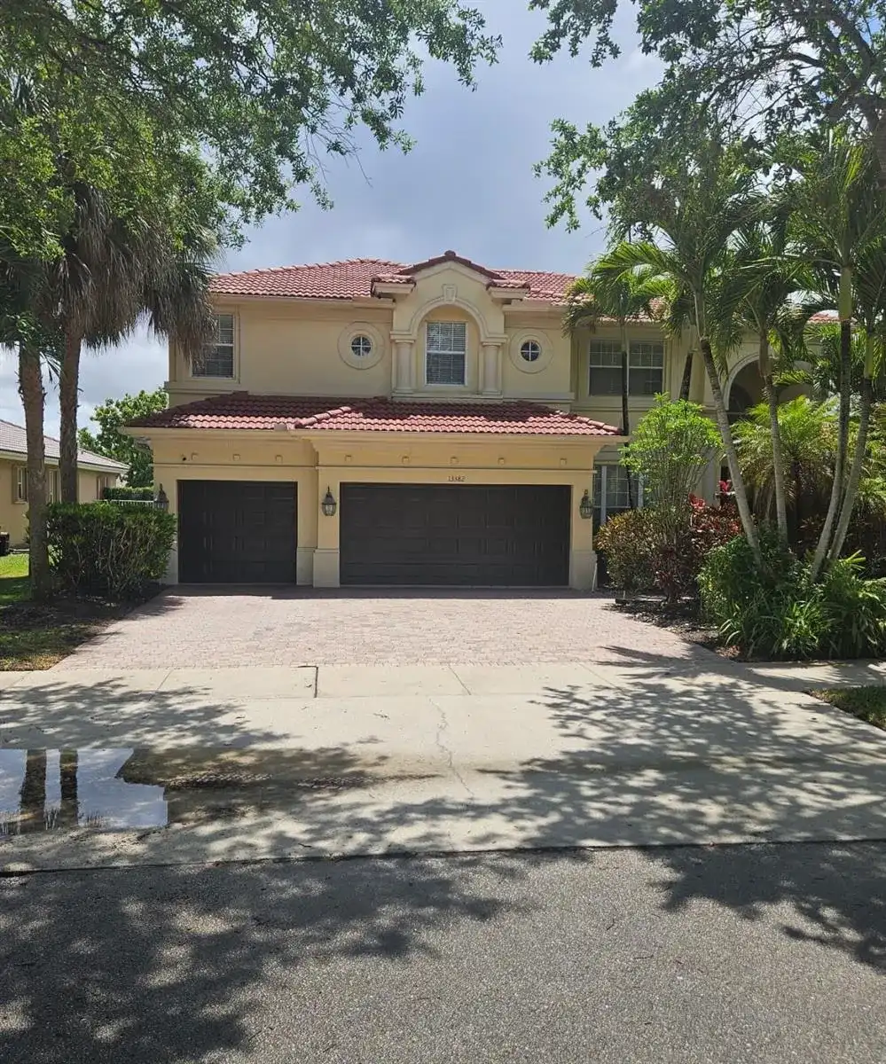 13382 Lakepointe Circle, Cooper City FL 33330
