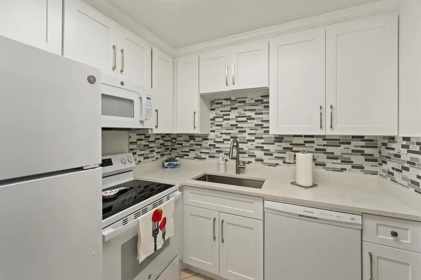 126 Southampton B, West Palm Beach FL 33417 photo 3